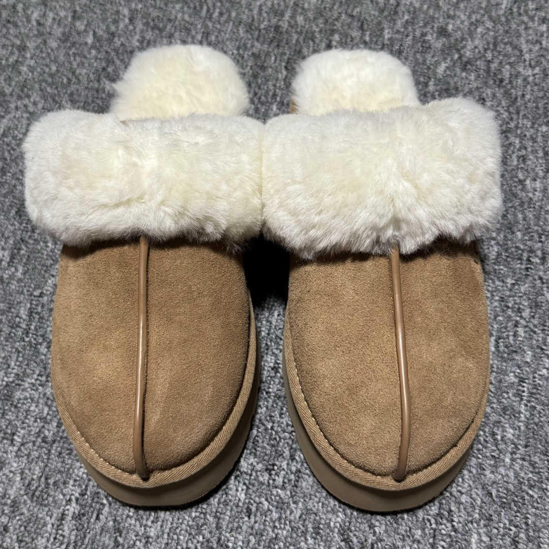 平台外贸专供 UGG 女款雪地靴 1122550 十年品牌制鞋代工厂生产线出品 注重每一处细节 隆丰A级真羊皮毛一体 完全遵循ZP工艺流程打造 尺码：35 36 37 38 39 40 4-选品中心