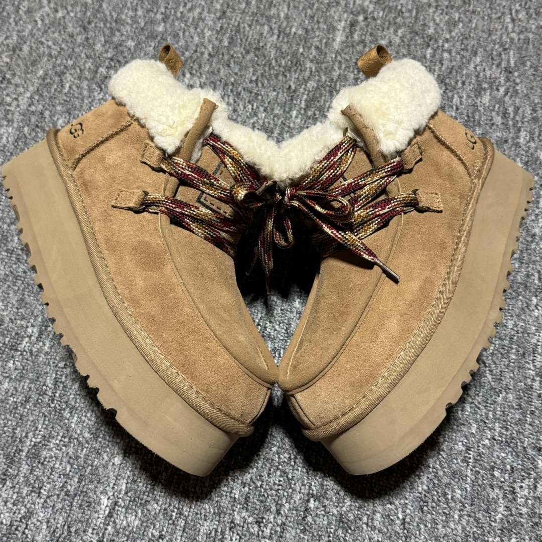 图片[2]-平台外贸专供 UGG 女款雪地靴 1143954 十年品牌制鞋代工厂生产线出品 注重每一处细节 隆丰A级真羊皮毛一体 完全遵循ZP工艺流程打造 尺码：35 36 37 38 39 40-选品中心