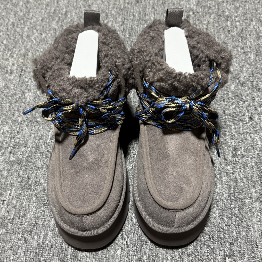 图片[4]-平台外贸专供 UGG 女款雪地靴 1143954 十年品牌制鞋代工厂生产线出品 注重每一处细节 隆丰A级真羊皮毛一体 完全遵循ZP工艺流程打造 尺码：35 36 37 38 39 40-选品中心