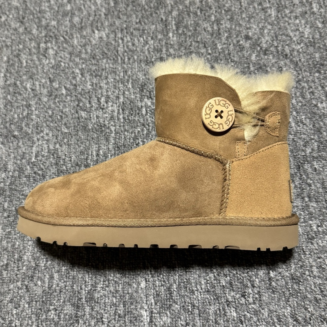 图片[2]-平台外贸专供 UGG 女款雪地靴 1016422 十年品牌制鞋代工厂生产线出品 注重每一处细节 隆丰A级真羊皮毛一体 完全遵循ZP工艺流程打造 尺码：35 36 37 38 39 40-选品中心