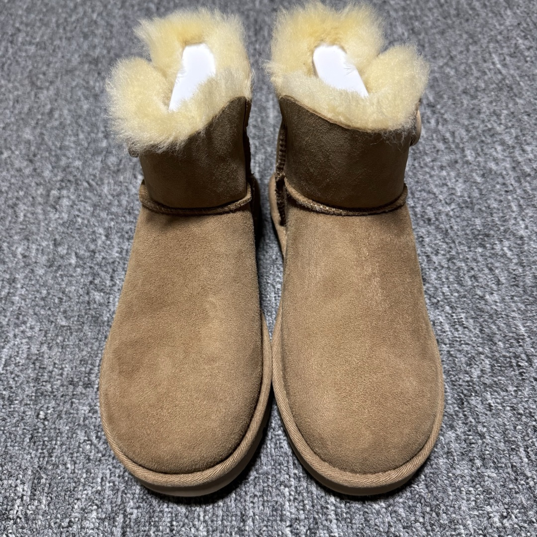 平台外贸专供 UGG 女款雪地靴 1016422 十年品牌制鞋代工厂生产线出品 注重每一处细节 隆丰A级真羊皮毛一体 完全遵循ZP工艺流程打造 尺码：35 36 37 38 39 40-选品中心