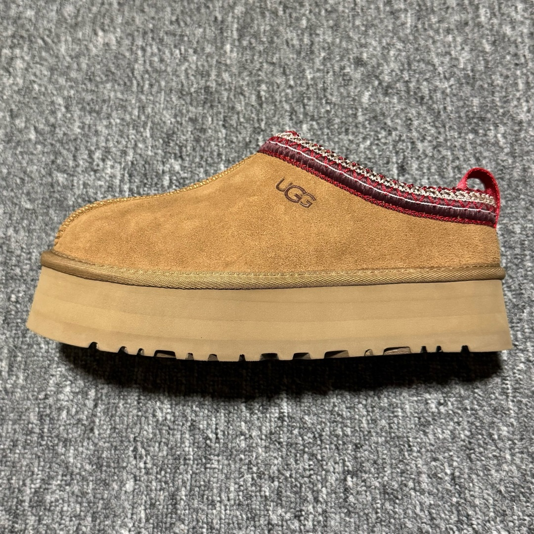 图片[2]-平台外贸专供 UGG 女款雪地靴 1122553 十年品牌制鞋代工厂生产线出品 注重每一处细节 隆丰A级真羊皮毛一体 完全遵循ZP工艺流程打造 尺码：35 36 37 38 39 40-选品中心