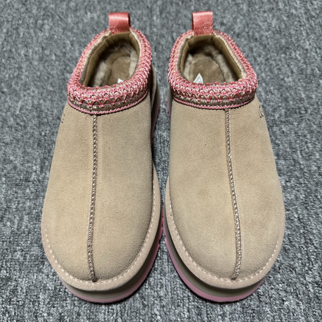 平台外贸专供 UGG 女款雪地靴 1122553 十年品牌制鞋代工厂生产线出品 注重每一处细节 隆丰A级真羊皮毛一体 完全遵循ZP工艺流程打造 尺码：35 36 37 38 39 40-选品中心