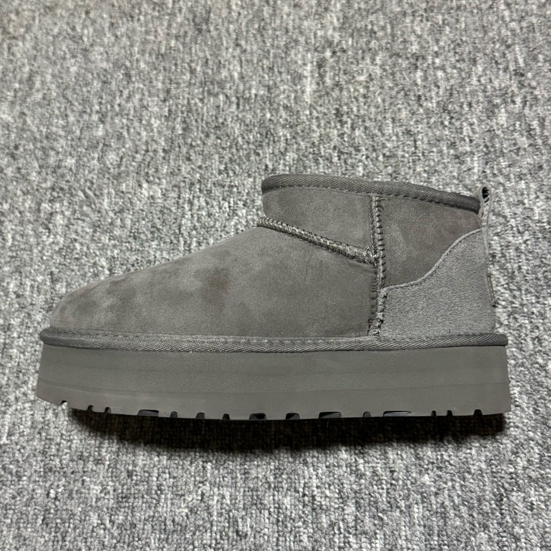 图片[2]-平台外贸专供 UGG 女款雪地靴 1135093 三公分 十年品牌制鞋代工厂生产线出品 注重每一处细节 隆丰A级真羊皮毛一体 完全遵循ZP工艺流程打造 尺码：35 36 37 38 39 40-选品中心