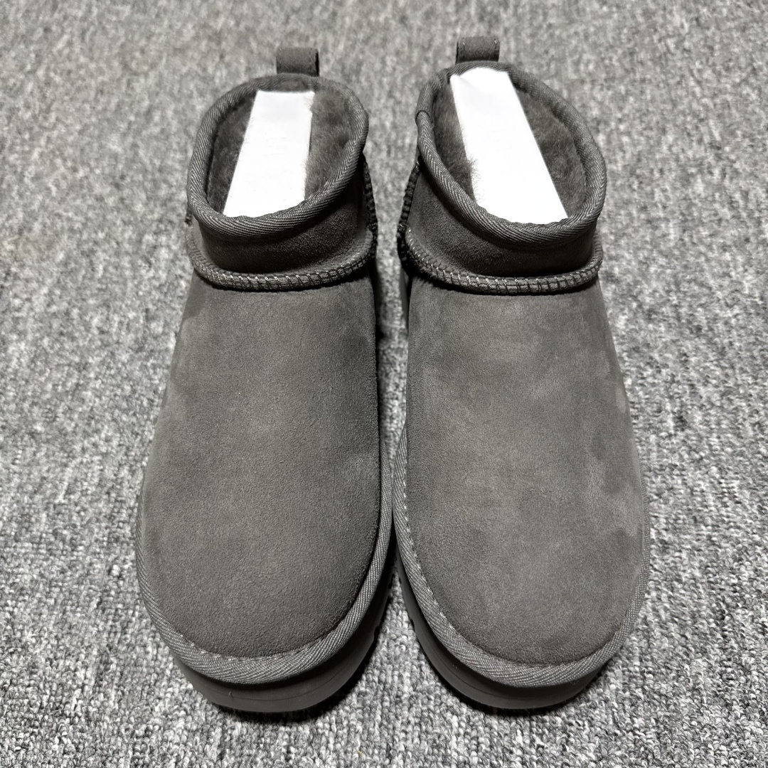平台外贸专供 UGG 女款雪地靴 1135093 三公分 十年品牌制鞋代工厂生产线出品 注重每一处细节 隆丰A级真羊皮毛一体 完全遵循ZP工艺流程打造 尺码：35 36 37 38 39 40-选品中心