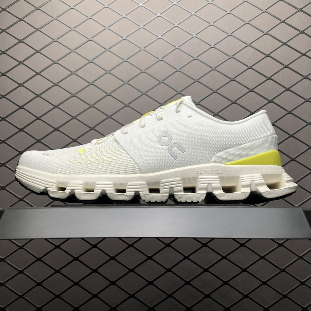 ON 昂跑 Cloud X 4 系列 鞋面采用一体成型布料 有弹性非常透气 鞋底是镂空设计 运用了CLOUDTILT专利技术 弹力十足 毫无负重感 适合日常长距离行走或者休闲旅游 跑步 尺码：36-47 含半码-选品中心