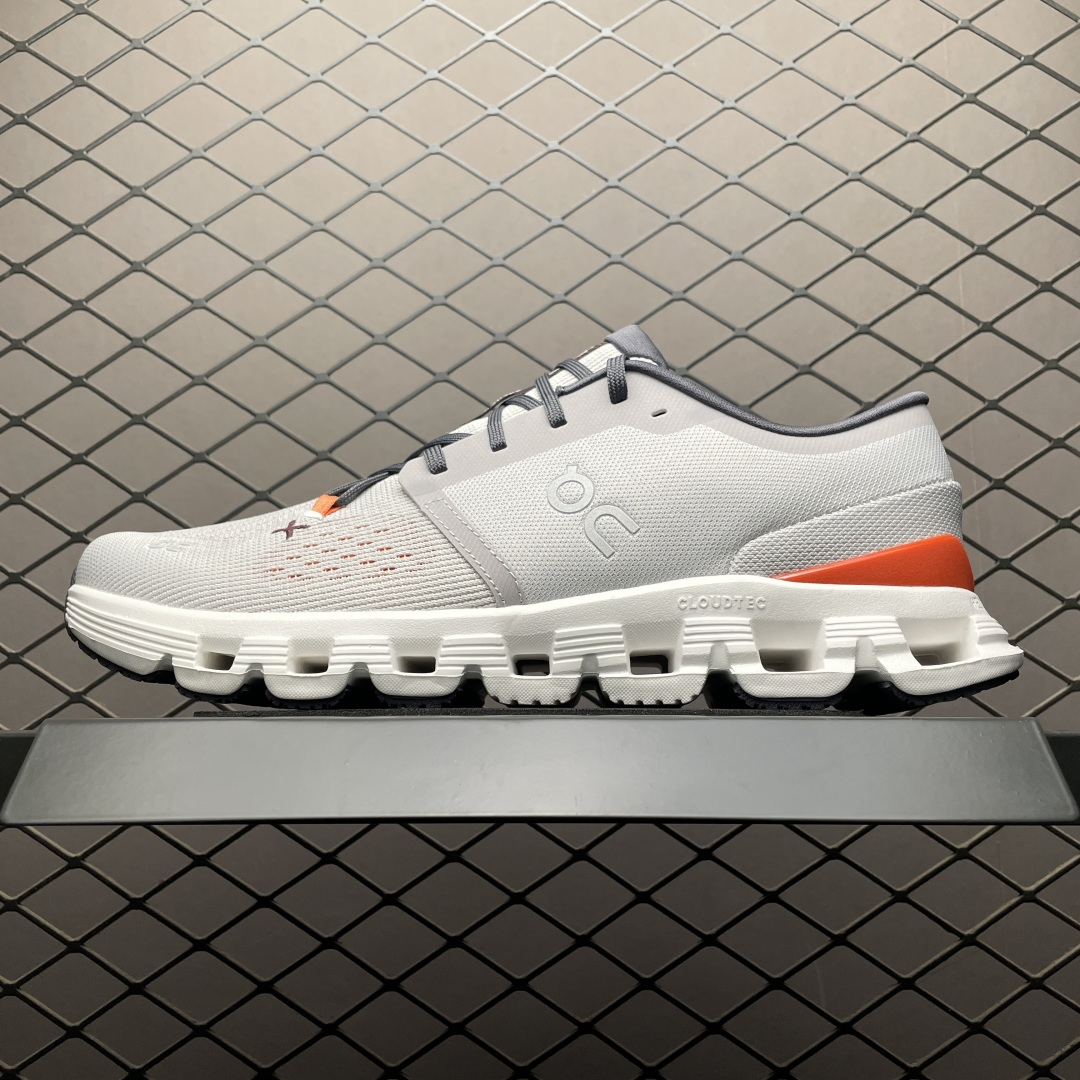 ON 昂跑 Cloud X 4 系列 鞋面采用一体成型布料 有弹性非常透气 鞋底是镂空设计 运用了CLOUDTILT专利技术 弹力十足 毫无负重感 适合日常长距离行走或者休闲旅游 跑步 尺码：36-47 含半码-选品中心