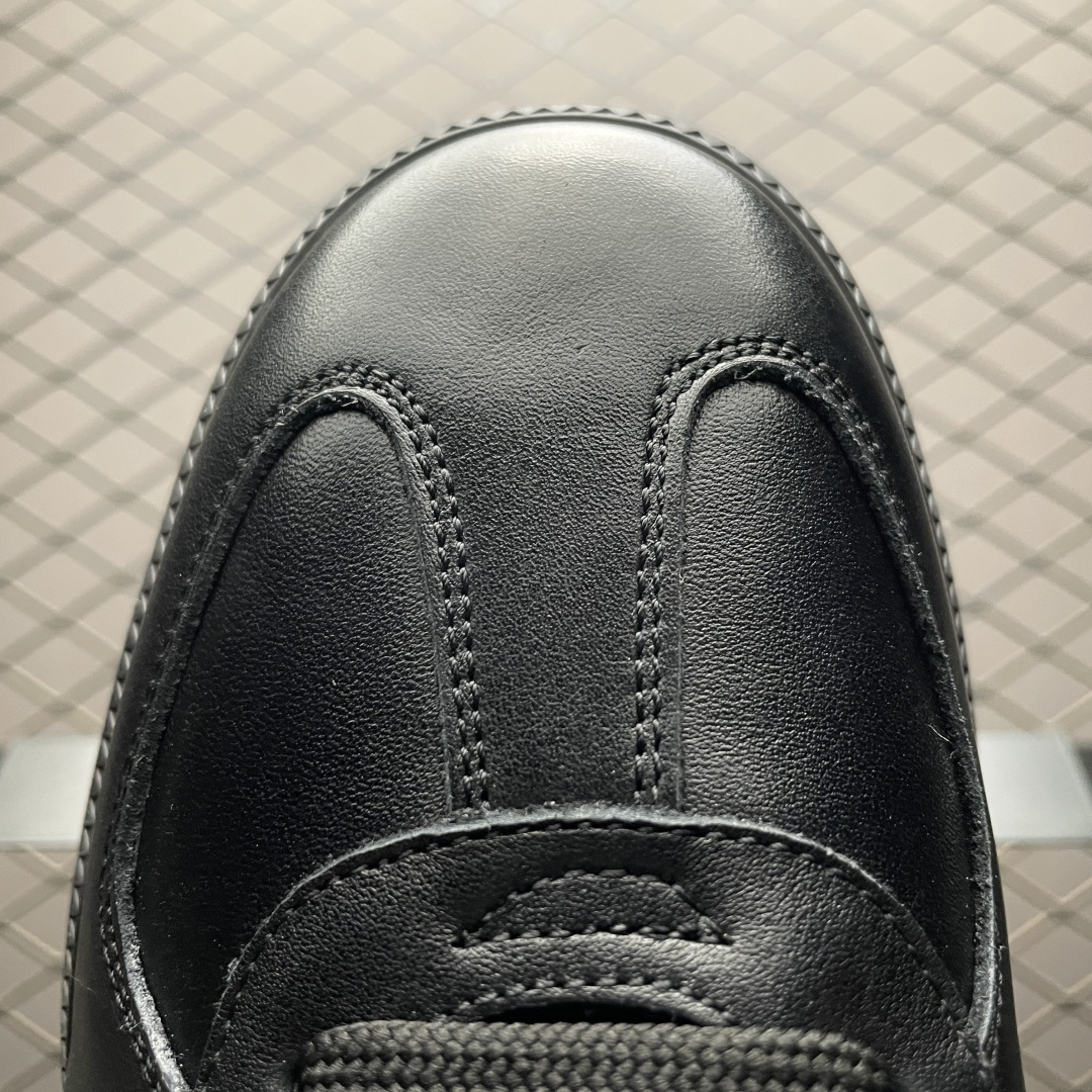 图片[7]-ECCO 爱步 休闲鞋 真皮系带舒适板鞋 635398 黄景瑜同款街头时尚户外系列 鞋面采用ECCO家族工艺牛皮革 纹理自然光泽 细腻柔软 独具时尚色彩 便捷简约系带设计，可自由调节松紧 贴合脚型 PU中底，橡胶大底 实力增高后跟底 抓地力强 具有良好的耐磨性 轻盈柔韧 舒适耐穿 简约设计黑武士 出街独具风采 尺码：38 39 40 41 42 43 44（皮鞋码）-选品中心