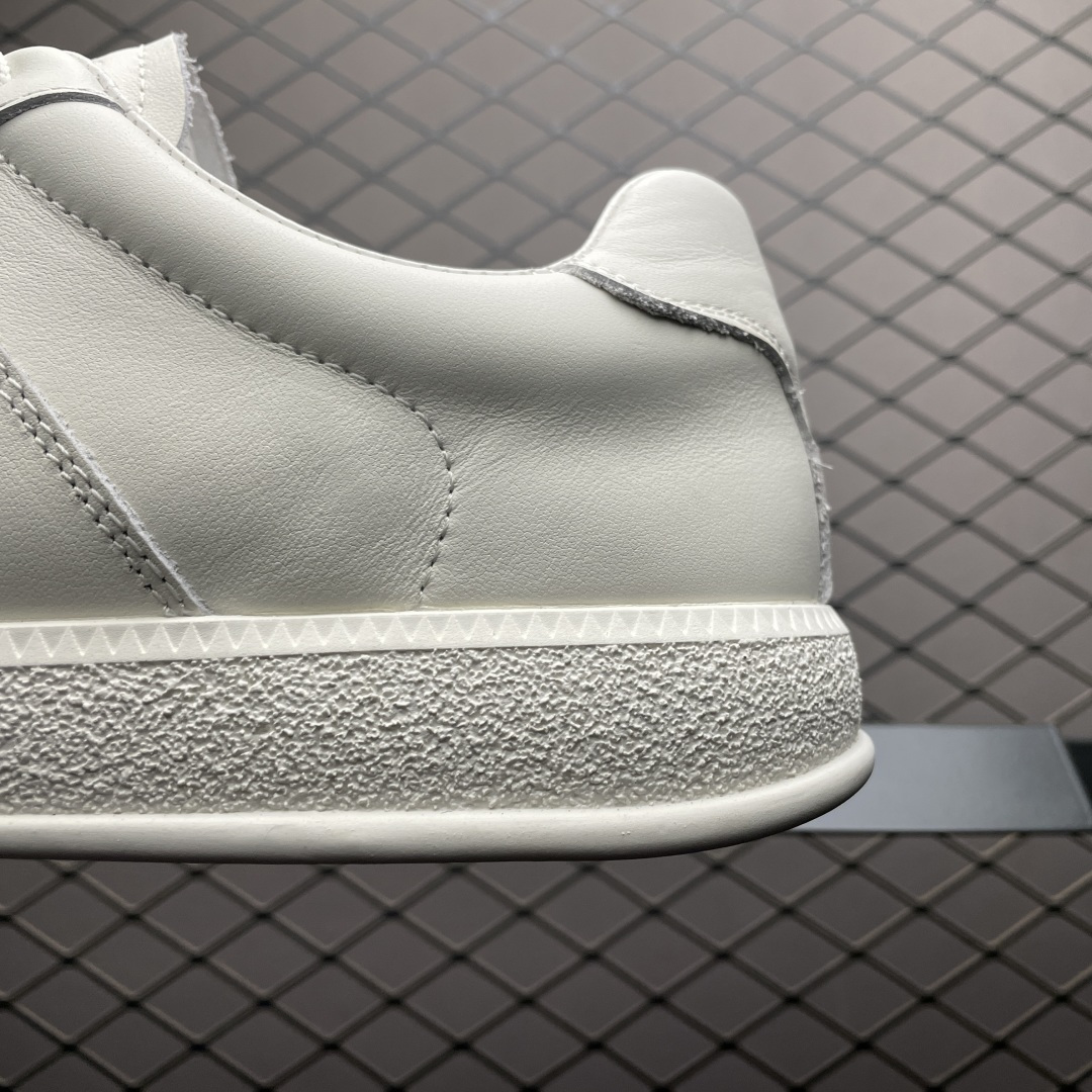 图片[4]-ECCO 爱步 休闲鞋 真皮系带舒适板鞋 635398 黄景瑜同款街头时尚户外系列 鞋面采用ECCO家族工艺牛皮革 纹理自然光泽 细腻柔软 独具时尚色彩 便捷简约系带设计，可自由调节松紧 贴合脚型 PU中底，橡胶大底 实力增高后跟底 抓地力强 具有良好的耐磨性 轻盈柔韧 舒适耐穿 简约设计黑武士 出街独具风采 尺码：38 39 40 41 42 43 44（皮鞋码）-选品中心