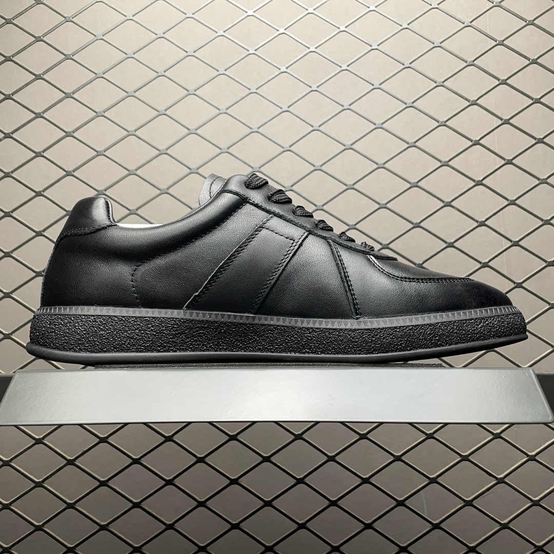 图片[3]-ECCO 爱步 休闲鞋 真皮系带舒适板鞋 635398 黄景瑜同款街头时尚户外系列 鞋面采用ECCO家族工艺牛皮革 纹理自然光泽 细腻柔软 独具时尚色彩 便捷简约系带设计，可自由调节松紧 贴合脚型 PU中底，橡胶大底 实力增高后跟底 抓地力强 具有良好的耐磨性 轻盈柔韧 舒适耐穿 简约设计黑武士 出街独具风采 尺码：38 39 40 41 42 43 44（皮鞋码）-选品中心