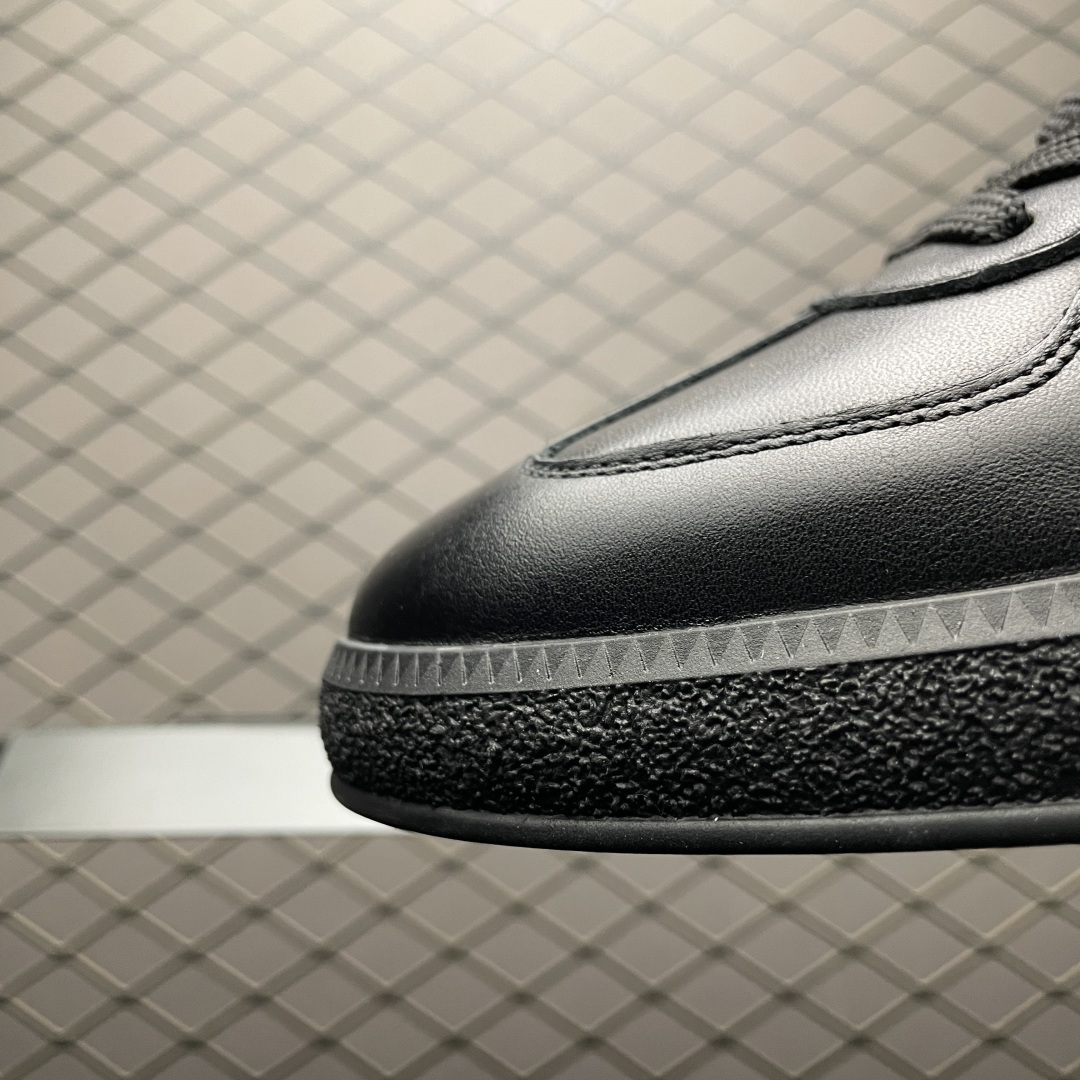 图片[6]-ECCO 爱步 休闲鞋 真皮系带舒适板鞋 635398 黄景瑜同款街头时尚户外系列 鞋面采用ECCO家族工艺牛皮革 纹理自然光泽 细腻柔软 独具时尚色彩 便捷简约系带设计，可自由调节松紧 贴合脚型 PU中底，橡胶大底 实力增高后跟底 抓地力强 具有良好的耐磨性 轻盈柔韧 舒适耐穿 简约设计黑武士 出街独具风采 尺码：38 39 40 41 42 43 44（皮鞋码）-选品中心