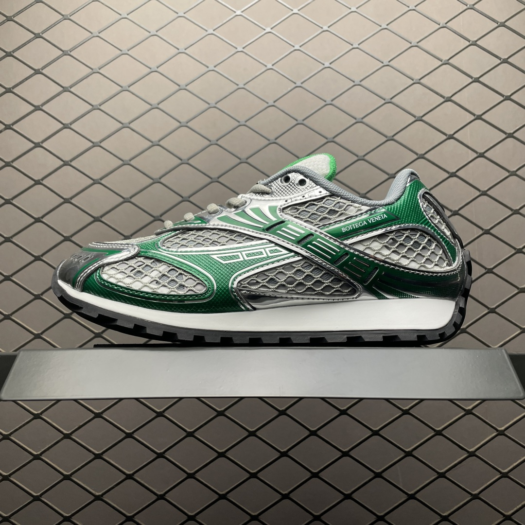 BOTTEGA VENETA BV 葆蝶家 王一博同款低帮休闲鞋 采用轻质科技网布面料 搭配几何图案设计橡胶外底 王炸系列 高版本 认准套包工艺 实际增高很多哦，还是一样显腿细非常nice 耐玩耐造 对标对版！套包鞋工艺 认准高版本 大底选用拼色TPU大底 ！配置原版包装 尺码：35 36 37 38 39 40 41 42 43 44 45-选品中心