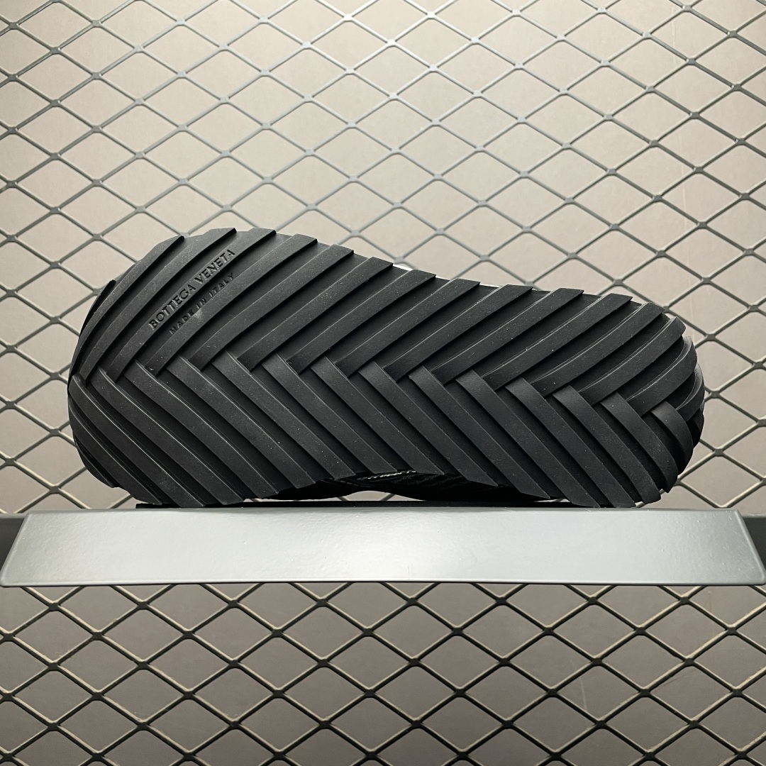 图片[5]-BOTTEGA VENETA BV 葆蝶家 王一博同款低帮休闲鞋 采用轻质科技网布面料 搭配几何图案设计橡胶外底 王炸系列 高版本 认准套包工艺 实际增高很多哦，还是一样显腿细非常nice 耐玩耐造 对标对版！套包鞋工艺 认准高版本 大底选用拼色TPU大底 ！配置原版包装 尺码：35 36 37 38 39 40 41 42 43 44 45-选品中心