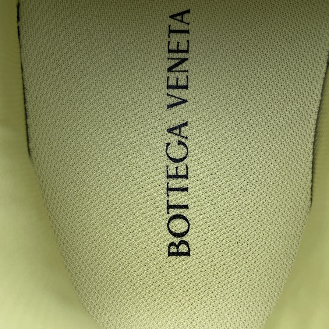 图片[8]-BOTTEGA VENETA BV 葆蝶家 王一博同款低帮休闲鞋 采用轻质科技网布面料 搭配几何图案设计橡胶外底 王炸系列 高版本 认准套包工艺 实际增高很多哦，还是一样显腿细非常nice 耐玩耐造 对标对版！套包鞋工艺 认准高版本 大底选用拼色TPU大底 ！配置原版包装 尺码：35 36 37 38 39 40 41 42 43 44 45-选品中心
