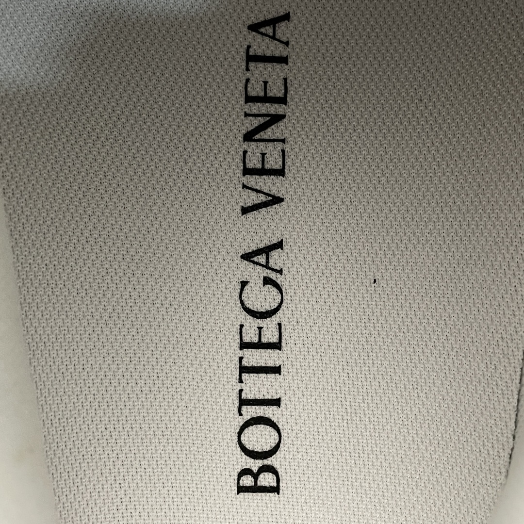 图片[8]-BOTTEGA VENETA BV 葆蝶家 王一博同款低帮休闲鞋 采用轻质科技网布面料 搭配几何图案设计橡胶外底 王炸系列 高版本 认准套包工艺 实际增高很多哦，还是一样显腿细非常nice 耐玩耐造 对标对版！套包鞋工艺 认准高版本 大底选用拼色TPU大底 ！配置原版包装 尺码：35 36 37 38 39 40 41 42 43 44 45-选品中心