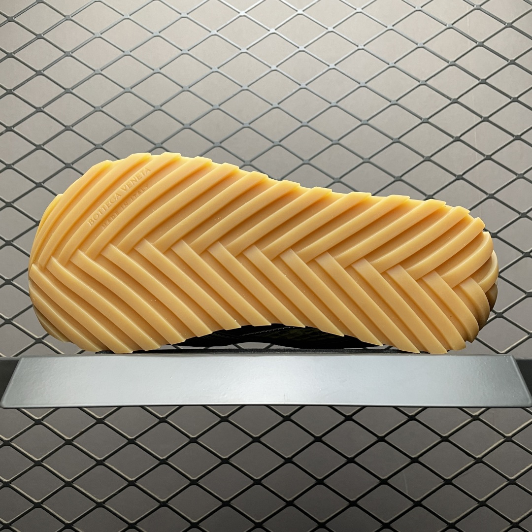 图片[5]-BOTTEGA VENETA BV 葆蝶家 王一博同款低帮休闲鞋 采用轻质科技网布面料 搭配几何图案设计橡胶外底 王炸系列 高版本 认准套包工艺 实际增高很多哦，还是一样显腿细非常nice 耐玩耐造 对标对版！套包鞋工艺 认准高版本 大底选用拼色TPU大底 ！配置原版包装 尺码：35 36 37 38 39 40 41 42 43 44 45-选品中心