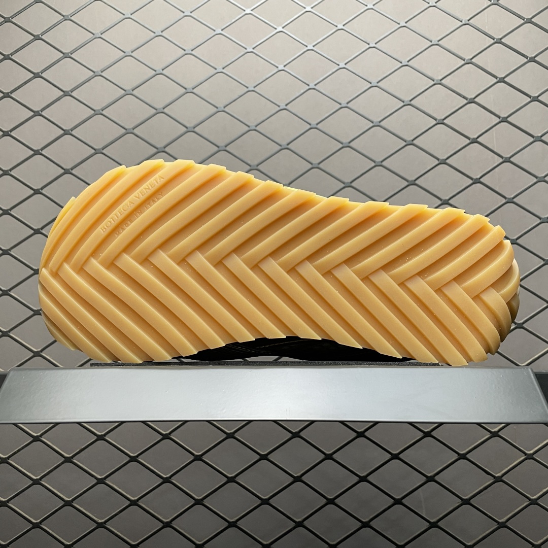 图片[5]-BOTTEGA VENETA BV 葆蝶家 王一博同款低帮休闲鞋 采用轻质科技网布面料 搭配几何图案设计橡胶外底 王炸系列 高版本 认准套包工艺 实际增高很多哦，还是一样显腿细非常nice 耐玩耐造 对标对版！套包鞋工艺 认准高版本 大底选用拼色TPU大底 ！配置原版包装 尺码：35 36 37 38 39 40 41 42 43 44 45-选品中心