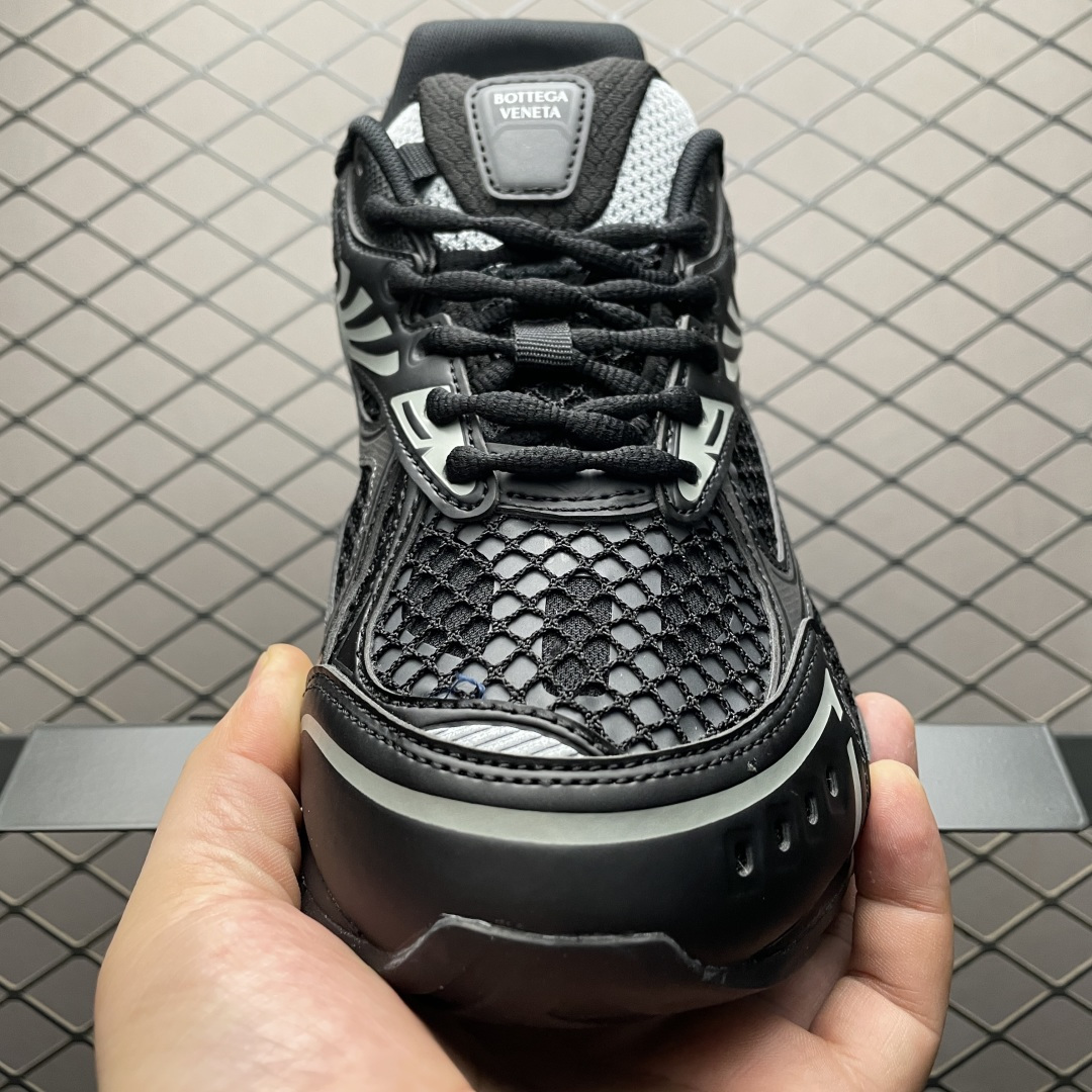 图片[9]-BOTTEGA VENETA BV 葆蝶家 王一博同款低帮休闲鞋 采用轻质科技网布面料 搭配几何图案设计橡胶外底 王炸系列 高版本 认准套包工艺 实际增高很多哦，还是一样显腿细非常nice 耐玩耐造 对标对版！套包鞋工艺 认准高版本 大底选用拼色TPU大底 ！配置原版包装 尺码：35 36 37 38 39 40 41 42 43 44 45-选品中心