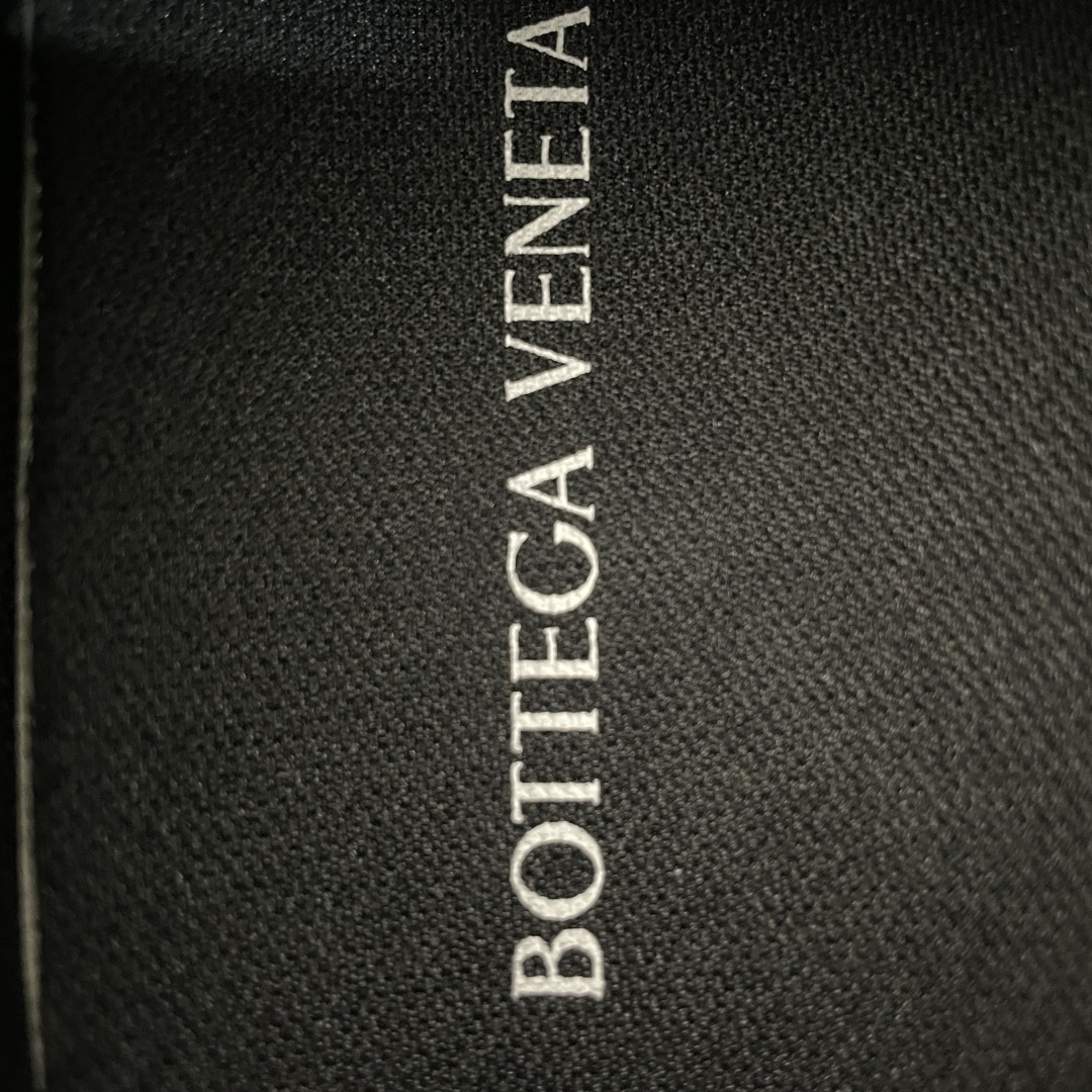 图片[8]-BOTTEGA VENETA BV 葆蝶家 王一博同款低帮休闲鞋 采用轻质科技网布面料 搭配几何图案设计橡胶外底 王炸系列 高版本 认准套包工艺 实际增高很多哦，还是一样显腿细非常nice 耐玩耐造 对标对版！套包鞋工艺 认准高版本 大底选用拼色TPU大底 ！配置原版包装 尺码：35 36 37 38 39 40 41 42 43 44 45-选品中心