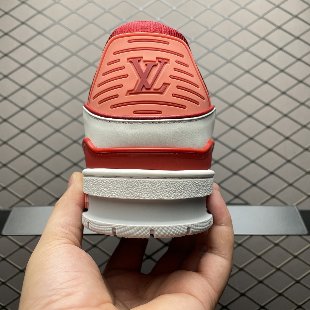图片[2]-Louis Vuitton 路易威登 LV Trainer 低帮休闲板鞋 海淘代购同渠道品质 高端零售 外贸充正专供 原版购入开发 ZP级全套包装 完美楦型 正确卡色 大底TPU 质感媲美原版 细节与原版一致 请注意区分市面通货材 尺码：38 39 40 41 42 43 44 45 46-选品中心