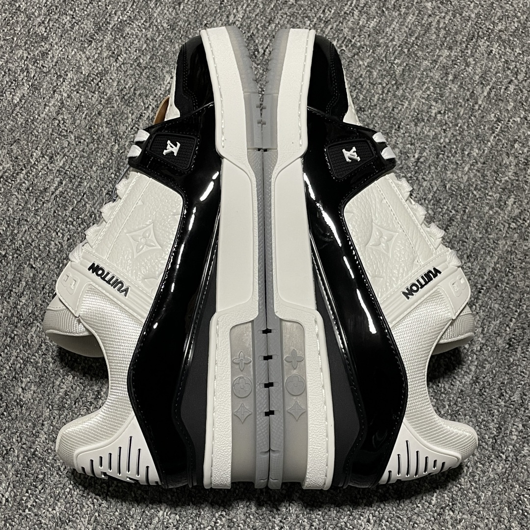 图片[2]-Louis Vuitton 路易威登 LV Trainer 低帮休闲板鞋 海淘代购同渠道品质 高端零售 外贸充正专供 原版购入开发 ZP级全套包装 完美楦型 正确卡色 大底TPU 质感媲美原版 细节与原版一致 请注意区分市面通货材 尺码：38 39 40 41 42 43 44 45 46-选品中心