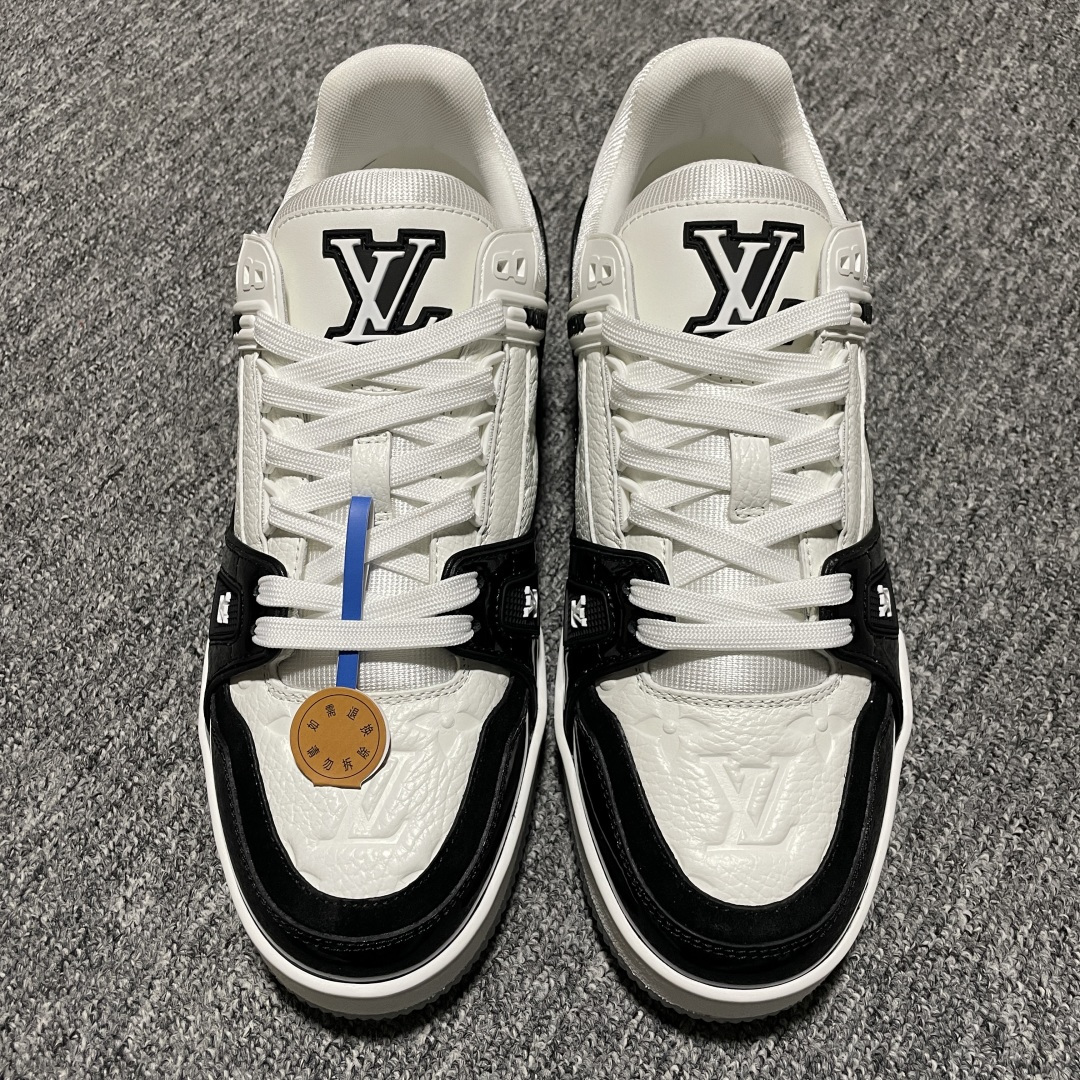 Louis Vuitton 路易威登 LV Trainer 低帮休闲板鞋 海淘代购同渠道品质 高端零售 外贸充正专供 原版购入开发 ZP级全套包装 完美楦型 正确卡色 大底TPU 质感媲美原版 细节与原版一致 请注意区分市面通货材 尺码：38 39 40 41 42 43 44 45 46-选品中心