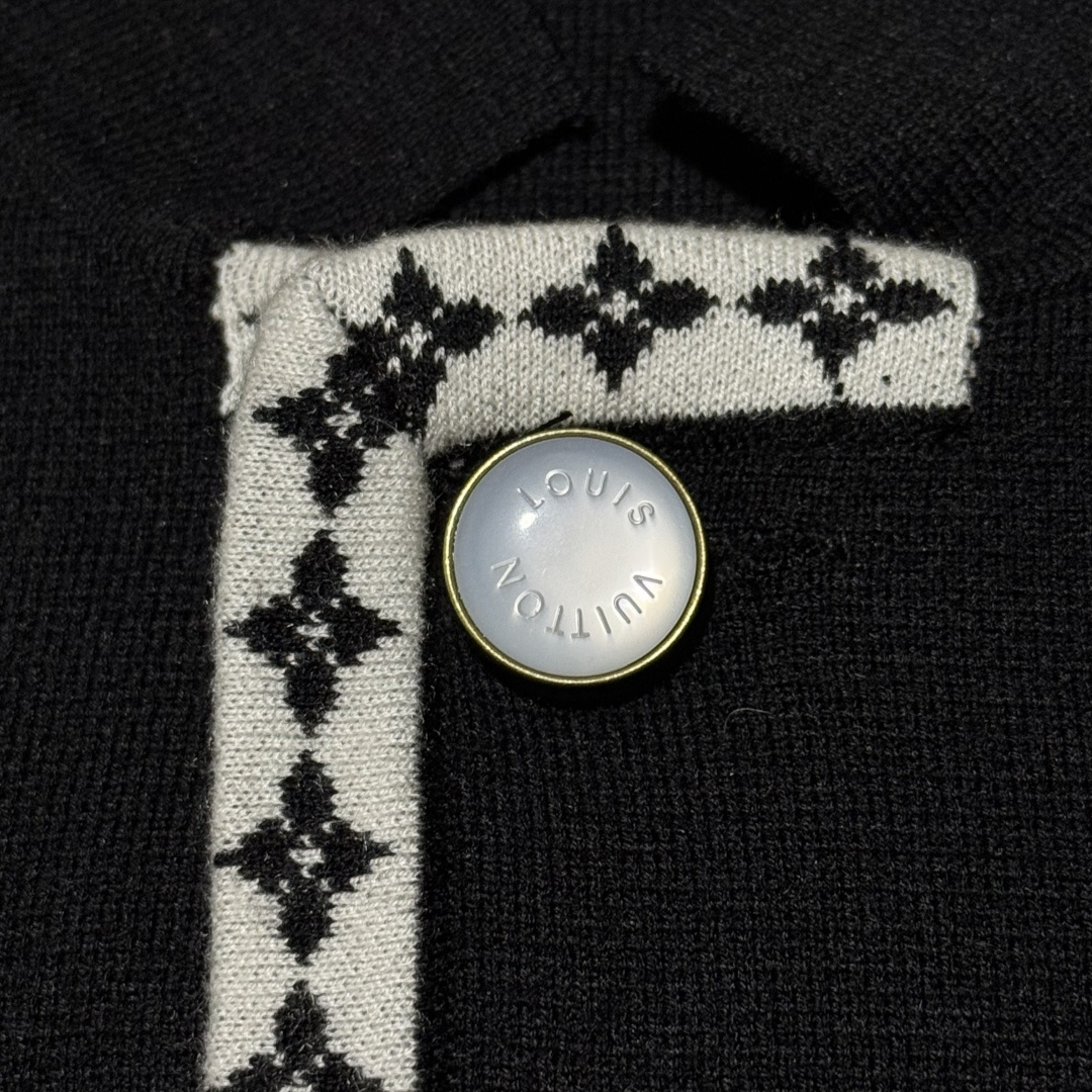 图片[6]-S# LV 学院风 羊毛针织毛衣外套 高端零售专供 真正原版开发 品质保证 100%放心出街 尺码：S M L XL-选品中心