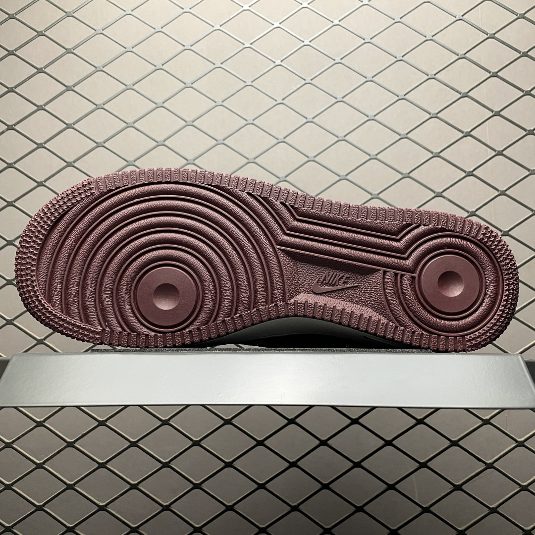 图片[5]-NK Air Force 1 Low 空军一号低帮休闲板鞋 IR0485-611 原厂冲刀皮料切割干净 无任何毛边 打造纯正空军 全掌内置蜂窝气垫 原盒配件 原厂中底钢印、拉帮完美 全套原楦原模倾力打造完美版型 尺码：35.5 36 36.5 37.5 38 38.5 39 40 40.5 41 42 42.5 43 44 44.5 45-选品中心