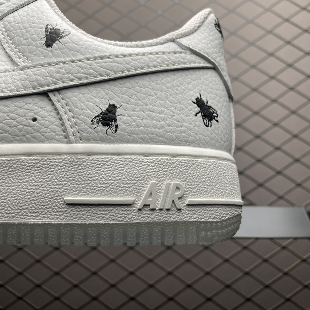 图片[4]-NK Air Force 1 Low 空军一号低帮休闲板鞋 IM3081-100 原厂冲刀皮料切割干净 无任何毛边 打造纯正空军 全掌内置蜂窝气垫 原盒配件 原厂中底钢印、拉帮完美 全套原楦原模倾力打造完美版型 尺码：36 36.5 37.5 38 38.5 39 40 40.5 41 42 42.5 43 44 44.5 45 46-选品中心