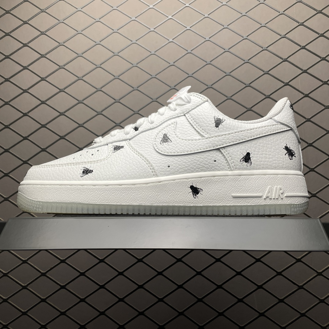 NK Air Force 1 Low 空军一号低帮休闲板鞋 IM3081-100 原厂冲刀皮料切割干净 无任何毛边 打造纯正空军 全掌内置蜂窝气垫 原盒配件 原厂中底钢印、拉帮完美 全套原楦原模倾力打造完美版型 尺码：36 36.5 37.5 38 38.5 39 40 40.5 41 42 42.5 43 44 44.5 45 46-选品中心