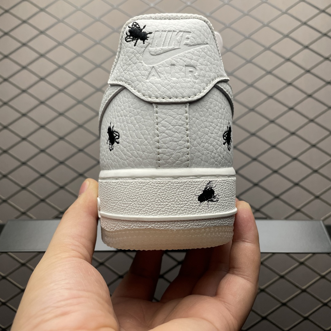 图片[2]-NK Air Force 1 Low 空军一号低帮休闲板鞋 IM3081-100 原厂冲刀皮料切割干净 无任何毛边 打造纯正空军 全掌内置蜂窝气垫 原盒配件 原厂中底钢印、拉帮完美 全套原楦原模倾力打造完美版型 尺码：36 36.5 37.5 38 38.5 39 40 40.5 41 42 42.5 43 44 44.5 45 46-选品中心