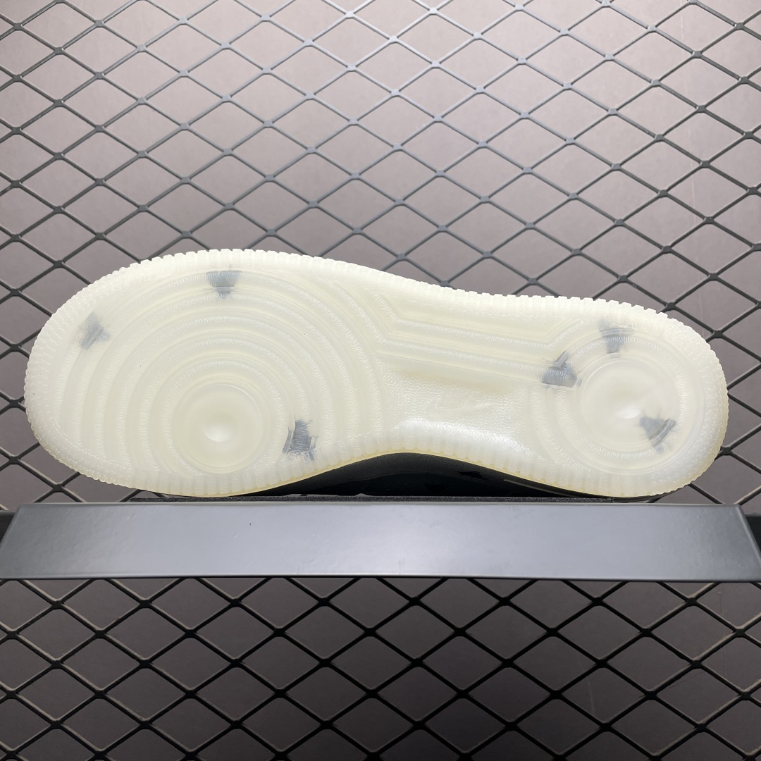 图片[5]-NK Air Force 1 Low 空军一号低帮休闲板鞋 IM3081-100 原厂冲刀皮料切割干净 无任何毛边 打造纯正空军 全掌内置蜂窝气垫 原盒配件 原厂中底钢印、拉帮完美 全套原楦原模倾力打造完美版型 尺码：36 36.5 37.5 38 38.5 39 40 40.5 41 42 42.5 43 44 44.5 45 46-选品中心