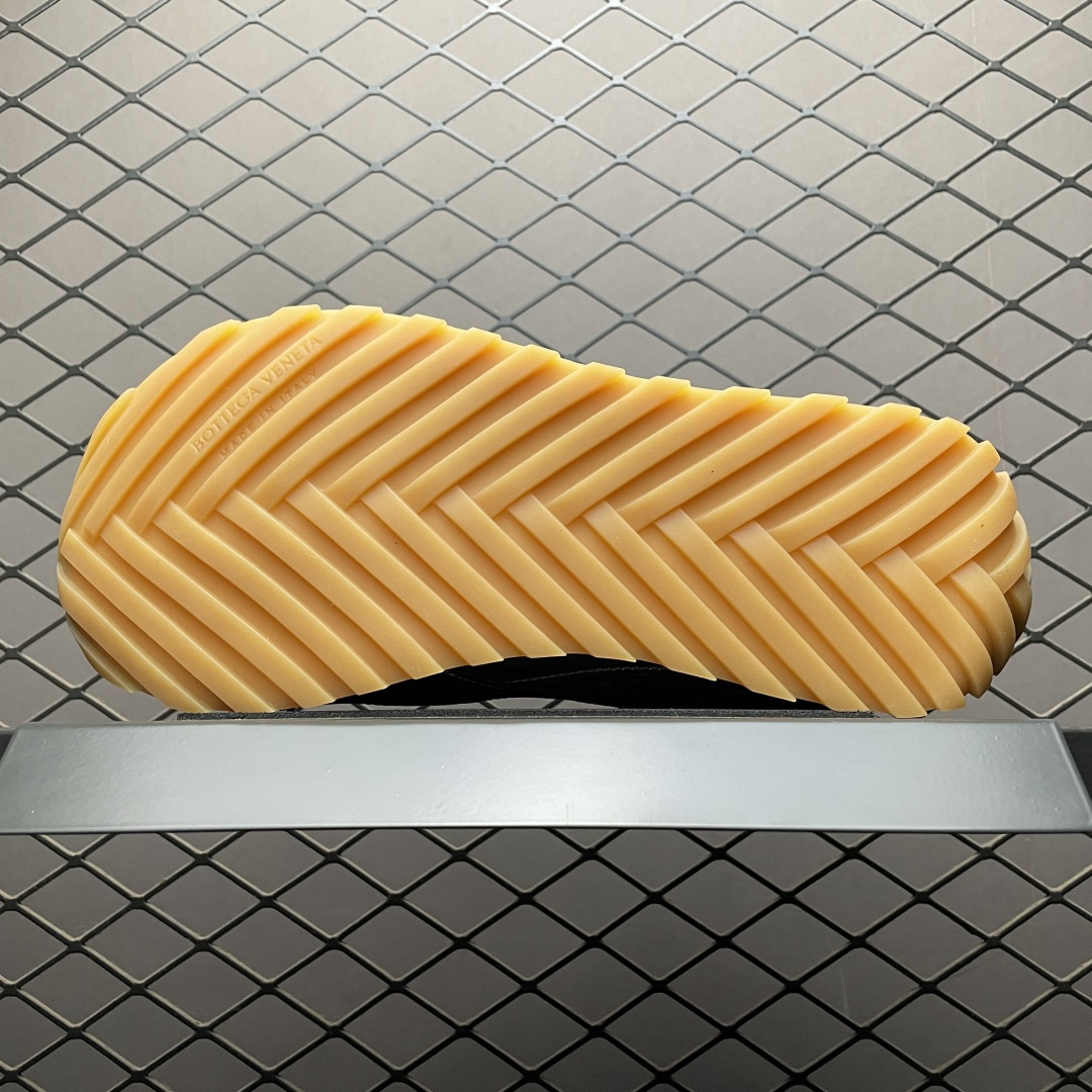 图片[5]-BOTTEGA VENETA BV 葆蝶家 王一博同款低帮休闲鞋 采用轻质科技网布面料 搭配几何图案设计橡胶外底 王炸系列 高版本 认准套包工艺 实际增高很多哦，还是一样显腿细非常nice 耐玩耐造 对标对版！套包鞋工艺 认准高版本 大底选用拼色TPU大底 ！配置原版包装 尺码：35 36 37 38 39 40 41 42 43 44 45-选品中心