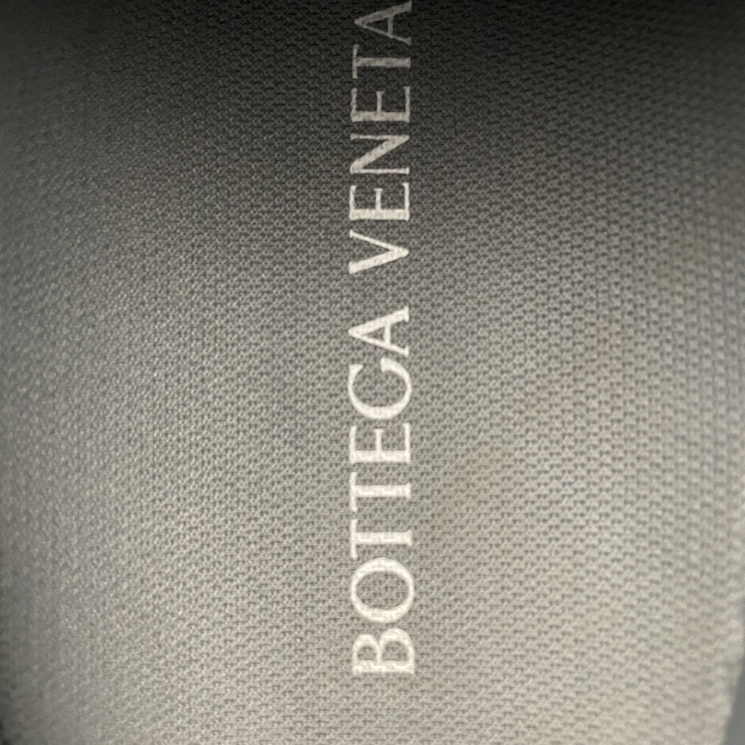 图片[8]-BOTTEGA VENETA BV 葆蝶家 王一博同款低帮休闲鞋 采用轻质科技网布面料 搭配几何图案设计橡胶外底 王炸系列 高版本 认准套包工艺 实际增高很多哦，还是一样显腿细非常nice 耐玩耐造 对标对版！套包鞋工艺 认准高版本 大底选用拼色TPU大底 ！配置原版包装 尺码：35 36 37 38 39 40 41 42 43 44 45-选品中心