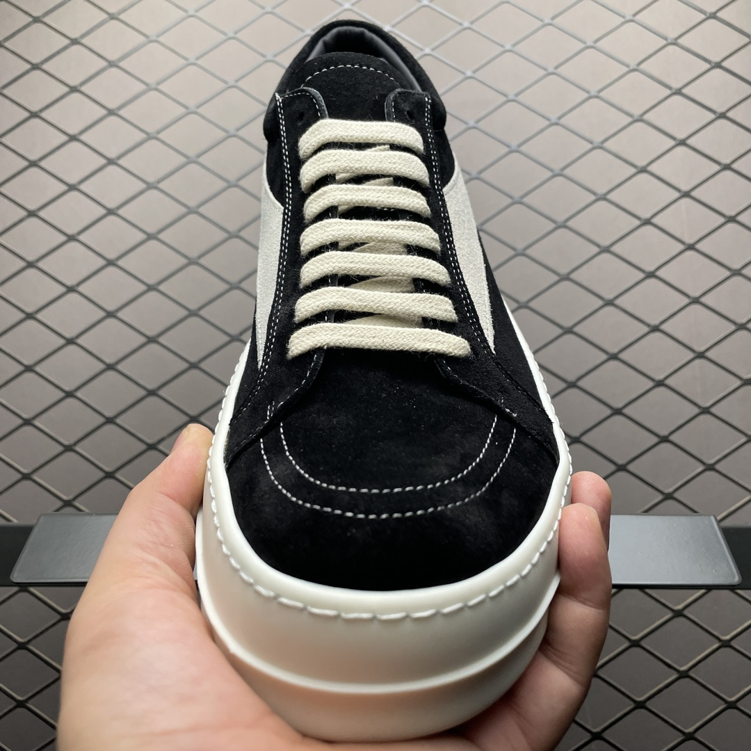 图片[9]-市售最高版 New Star # Rickowens 瑞克 欧文斯 侵权 低帮高街休闲板鞋 真正匠心打造 欢迎各领域高端玩家拷打对比！ 市售真正最高品质 1：1还原ZP原鞋！ 历经6个月 调楦开版，纳米级还原 【面皮】进口反绒牛皮 【内里】进口全粒面头层小牛皮，细纳帕纹路哑光风格，自然毛孔 吸汗透气 【中底】表面层包裹全粒面小牛皮 内层中底带钢板，提升鞋子的稳定性与支撑力，有效抵抗外力变形 【鞋垫】全粒面小牛皮-透气吸汗+三层夹心泡面材质-高弹透气脚感舒适 【鞋底】独家私模TPU奶香大底 进口TPU原料耐磨、耐操、不易氧化发黄 【鞋带】定制水染 按原版织法工艺 百分比百还原 【布袋】定制定染原厂布袋 原厂刺绣工艺 布料厚实 柔软 带绒感 颜色深灰微微发绿 正确版.布料成本远高于市场版 【包装】配件包装全部按照最新版原鞋标准.另附送黑色鞋带 独家配无纺布试鞋垫 尺码：38 39 40 41 42 43 44 45 46-选品中心