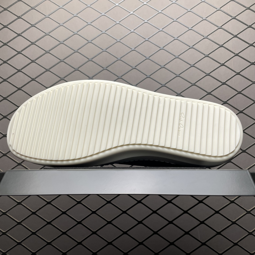 图片[5]-市售最高版 New Star # Rickowens 瑞克 欧文斯 侵权 低帮高街休闲板鞋 真正匠心打造 欢迎各领域高端玩家拷打对比！ 市售真正最高品质 1：1还原ZP原鞋！ 历经6个月 调楦开版，纳米级还原 【面皮】进口反绒牛皮 【内里】进口全粒面头层小牛皮，细纳帕纹路哑光风格，自然毛孔 吸汗透气 【中底】表面层包裹全粒面小牛皮 内层中底带钢板，提升鞋子的稳定性与支撑力，有效抵抗外力变形 【鞋垫】全粒面小牛皮-透气吸汗+三层夹心泡面材质-高弹透气脚感舒适 【鞋底】独家私模TPU奶香大底 进口TPU原料耐磨、耐操、不易氧化发黄 【鞋带】定制水染 按原版织法工艺 百分比百还原 【布袋】定制定染原厂布袋 原厂刺绣工艺 布料厚实 柔软 带绒感 颜色深灰微微发绿 正确版.布料成本远高于市场版 【包装】配件包装全部按照最新版原鞋标准.另附送黑色鞋带 独家配无纺布试鞋垫 尺码：38 39 40 41 42 43 44 45 46-选品中心