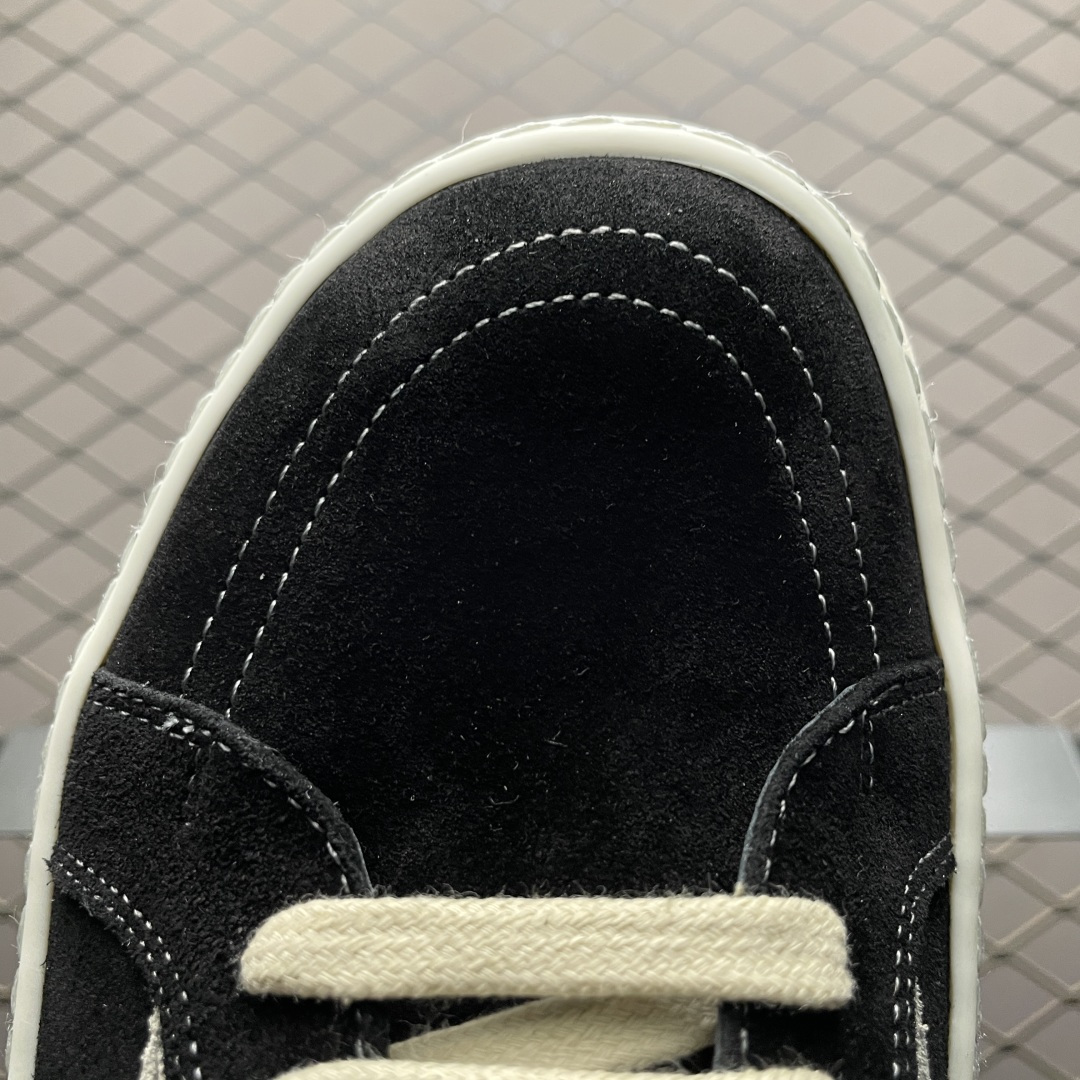 图片[7]-市售最高版 New Star # Rickowens 瑞克 欧文斯 侵权 低帮高街休闲板鞋 真正匠心打造 欢迎各领域高端玩家拷打对比！ 市售真正最高品质 1：1还原ZP原鞋！ 历经6个月 调楦开版，纳米级还原 【面皮】进口反绒牛皮 【内里】进口全粒面头层小牛皮，细纳帕纹路哑光风格，自然毛孔 吸汗透气 【中底】表面层包裹全粒面小牛皮 内层中底带钢板，提升鞋子的稳定性与支撑力，有效抵抗外力变形 【鞋垫】全粒面小牛皮-透气吸汗+三层夹心泡面材质-高弹透气脚感舒适 【鞋底】独家私模TPU奶香大底 进口TPU原料耐磨、耐操、不易氧化发黄 【鞋带】定制水染 按原版织法工艺 百分比百还原 【布袋】定制定染原厂布袋 原厂刺绣工艺 布料厚实 柔软 带绒感 颜色深灰微微发绿 正确版.布料成本远高于市场版 【包装】配件包装全部按照最新版原鞋标准.另附送黑色鞋带 独家配无纺布试鞋垫 尺码：38 39 40 41 42 43 44 45 46-选品中心