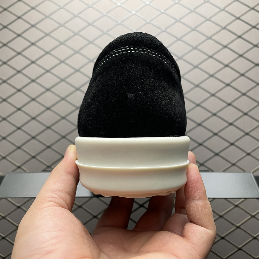 图片[2]-市售最高版 New Star # Rickowens 瑞克 欧文斯 侵权 低帮高街休闲板鞋 真正匠心打造 欢迎各领域高端玩家拷打对比！ 市售真正最高品质 1：1还原ZP原鞋！ 历经6个月 调楦开版，纳米级还原 【面皮】进口反绒牛皮 【内里】进口全粒面头层小牛皮，细纳帕纹路哑光风格，自然毛孔 吸汗透气 【中底】表面层包裹全粒面小牛皮 内层中底带钢板，提升鞋子的稳定性与支撑力，有效抵抗外力变形 【鞋垫】全粒面小牛皮-透气吸汗+三层夹心泡面材质-高弹透气脚感舒适 【鞋底】独家私模TPU奶香大底 进口TPU原料耐磨、耐操、不易氧化发黄 【鞋带】定制水染 按原版织法工艺 百分比百还原 【布袋】定制定染原厂布袋 原厂刺绣工艺 布料厚实 柔软 带绒感 颜色深灰微微发绿 正确版.布料成本远高于市场版 【包装】配件包装全部按照最新版原鞋标准.另附送黑色鞋带 独家配无纺布试鞋垫 尺码：38 39 40 41 42 43 44 45 46-选品中心