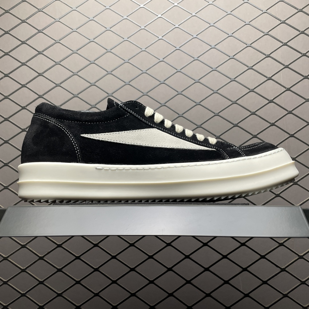 图片[3]-市售最高版 New Star # Rickowens 瑞克 欧文斯 侵权 低帮高街休闲板鞋 真正匠心打造 欢迎各领域高端玩家拷打对比！ 市售真正最高品质 1：1还原ZP原鞋！ 历经6个月 调楦开版，纳米级还原 【面皮】进口反绒牛皮 【内里】进口全粒面头层小牛皮，细纳帕纹路哑光风格，自然毛孔 吸汗透气 【中底】表面层包裹全粒面小牛皮 内层中底带钢板，提升鞋子的稳定性与支撑力，有效抵抗外力变形 【鞋垫】全粒面小牛皮-透气吸汗+三层夹心泡面材质-高弹透气脚感舒适 【鞋底】独家私模TPU奶香大底 进口TPU原料耐磨、耐操、不易氧化发黄 【鞋带】定制水染 按原版织法工艺 百分比百还原 【布袋】定制定染原厂布袋 原厂刺绣工艺 布料厚实 柔软 带绒感 颜色深灰微微发绿 正确版.布料成本远高于市场版 【包装】配件包装全部按照最新版原鞋标准.另附送黑色鞋带 独家配无纺布试鞋垫 尺码：38 39 40 41 42 43 44 45 46-选品中心