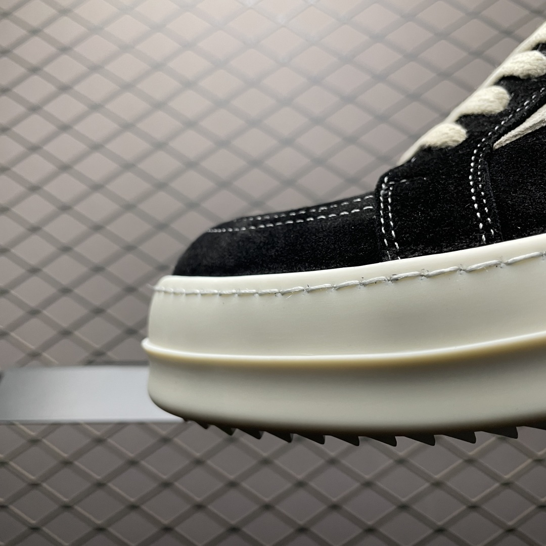 图片[6]-市售最高版 New Star # Rickowens 瑞克 欧文斯 侵权 低帮高街休闲板鞋 真正匠心打造 欢迎各领域高端玩家拷打对比！ 市售真正最高品质 1：1还原ZP原鞋！ 历经6个月 调楦开版，纳米级还原 【面皮】进口反绒牛皮 【内里】进口全粒面头层小牛皮，细纳帕纹路哑光风格，自然毛孔 吸汗透气 【中底】表面层包裹全粒面小牛皮 内层中底带钢板，提升鞋子的稳定性与支撑力，有效抵抗外力变形 【鞋垫】全粒面小牛皮-透气吸汗+三层夹心泡面材质-高弹透气脚感舒适 【鞋底】独家私模TPU奶香大底 进口TPU原料耐磨、耐操、不易氧化发黄 【鞋带】定制水染 按原版织法工艺 百分比百还原 【布袋】定制定染原厂布袋 原厂刺绣工艺 布料厚实 柔软 带绒感 颜色深灰微微发绿 正确版.布料成本远高于市场版 【包装】配件包装全部按照最新版原鞋标准.另附送黑色鞋带 独家配无纺布试鞋垫 尺码：38 39 40 41 42 43 44 45 46-选品中心