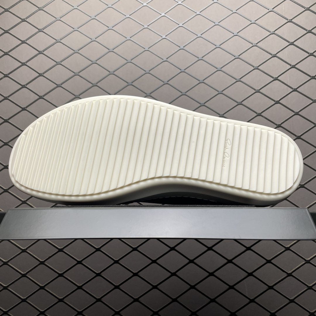 图片[5]-市售最高版 New Star # Rickowens 瑞克 欧文斯 侵权 低帮高街休闲板鞋 真正匠心打造 欢迎各领域高端玩家拷打对比！ 市售真正最高品质 1：1还原ZP原鞋！ 历经6个月 调楦开版，纳米级还原 【面皮】进口反绒牛皮 【内里】进口全粒面头层小牛皮，细纳帕纹路哑光风格，自然毛孔 吸汗透气 【中底】表面层包裹全粒面小牛皮 内层中底带钢板，提升鞋子的稳定性与支撑力，有效抵抗外力变形 【鞋垫】全粒面小牛皮-透气吸汗+三层夹心泡面材质-高弹透气脚感舒适 【鞋底】独家私模TPU奶香大底 进口TPU原料耐磨、耐操、不易氧化发黄 【鞋带】定制水染 按原版织法工艺 百分比百还原 【布袋】定制定染原厂布袋 原厂刺绣工艺 布料厚实 柔软 带绒感 颜色深灰微微发绿 正确版.布料成本远高于市场版 【包装】配件包装全部按照最新版原鞋标准.另附送黑色鞋带 独家配无纺布试鞋垫 尺码：38 39 40 41 42 43 44 45 46-选品中心