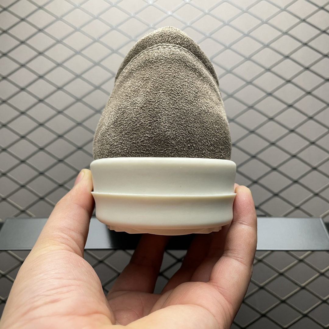 图片[2]-市售最高版 New Star # Rickowens 瑞克 欧文斯 侵权 低帮高街休闲板鞋 真正匠心打造 欢迎各领域高端玩家拷打对比！ 市售真正最高品质 1：1还原ZP原鞋！ 历经6个月 调楦开版，纳米级还原 【面皮】进口反绒牛皮 【内里】进口全粒面头层小牛皮，细纳帕纹路哑光风格，自然毛孔 吸汗透气 【中底】表面层包裹全粒面小牛皮 内层中底带钢板，提升鞋子的稳定性与支撑力，有效抵抗外力变形 【鞋垫】全粒面小牛皮-透气吸汗+三层夹心泡面材质-高弹透气脚感舒适 【鞋底】独家私模TPU奶香大底 进口TPU原料耐磨、耐操、不易氧化发黄 【鞋带】定制水染 按原版织法工艺 百分比百还原 【布袋】定制定染原厂布袋 原厂刺绣工艺 布料厚实 柔软 带绒感 颜色深灰微微发绿 正确版.布料成本远高于市场版 【包装】配件包装全部按照最新版原鞋标准.另附送黑色鞋带 独家配无纺布试鞋垫 尺码：38 39 40 41 42 43 44 45 46-选品中心