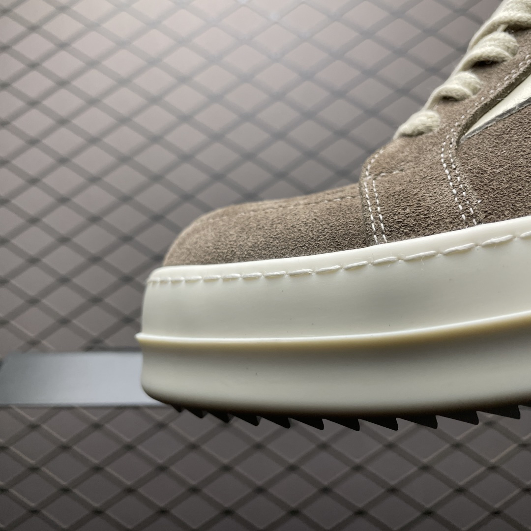 图片[6]-市售最高版 New Star # Rickowens 瑞克 欧文斯 侵权 低帮高街休闲板鞋 真正匠心打造 欢迎各领域高端玩家拷打对比！ 市售真正最高品质 1：1还原ZP原鞋！ 历经6个月 调楦开版，纳米级还原 【面皮】进口反绒牛皮 【内里】进口全粒面头层小牛皮，细纳帕纹路哑光风格，自然毛孔 吸汗透气 【中底】表面层包裹全粒面小牛皮 内层中底带钢板，提升鞋子的稳定性与支撑力，有效抵抗外力变形 【鞋垫】全粒面小牛皮-透气吸汗+三层夹心泡面材质-高弹透气脚感舒适 【鞋底】独家私模TPU奶香大底 进口TPU原料耐磨、耐操、不易氧化发黄 【鞋带】定制水染 按原版织法工艺 百分比百还原 【布袋】定制定染原厂布袋 原厂刺绣工艺 布料厚实 柔软 带绒感 颜色深灰微微发绿 正确版.布料成本远高于市场版 【包装】配件包装全部按照最新版原鞋标准.另附送黑色鞋带 独家配无纺布试鞋垫 尺码：38 39 40 41 42 43 44 45 46-选品中心