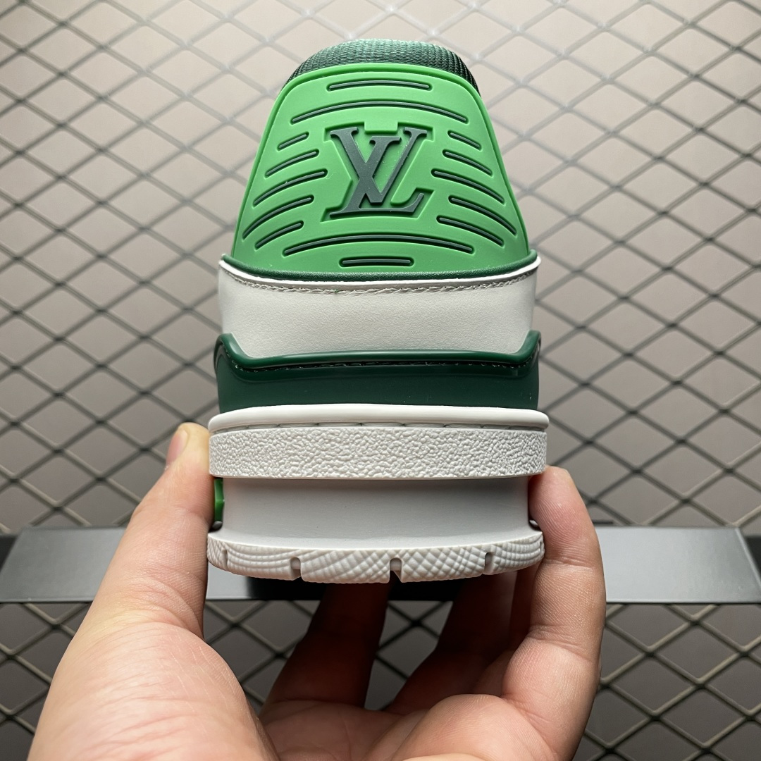 图片[2]-Louis Vuitton 路易威登 LV Trainer 低帮休闲板鞋 海淘代购同渠道品质 高端零售 外贸充正专供 原版购入开发 ZP级全套包装 完美楦型 正确卡色 大底TPU 质感媲美原版 细节与原版一致 请注意区分市面通货材 尺码：38 39 40 41 42 43 44 45 46-选品中心