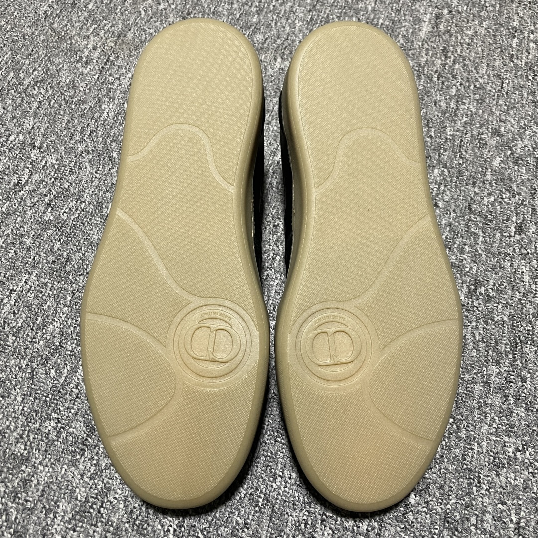 图片[3]-Dior 迪奥 B01 老钱风 低帮休闲板鞋 海淘代购同渠道品质 原版购入开发 私模大底 进口牛皮鞋面（内里胎牛皮）打造 高端零售 外贸充正专供 ZP级全套包装 完美楦型 正确卡色 质感媲美原版 细节与原版一致 请注意区分市面通货材 尺码：38 39 40 41 42 43 44 45 46-选品中心