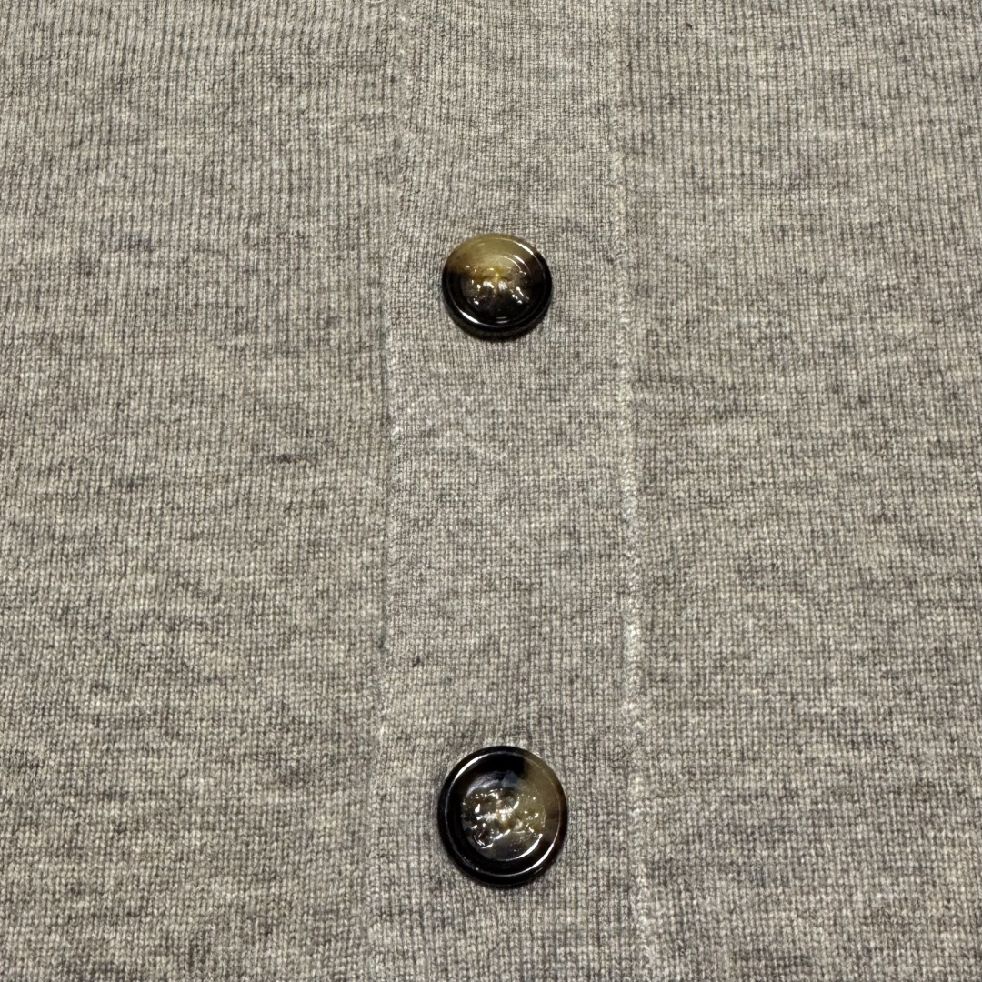 图片[6]-S# BBR 巴宝莉 下摆签名款 老钱风 羊绒开衫毛衣 真正原版购回开发打版 高端零售专供 品质保证 100%放心出街 尺码：S M L XL-选品中心