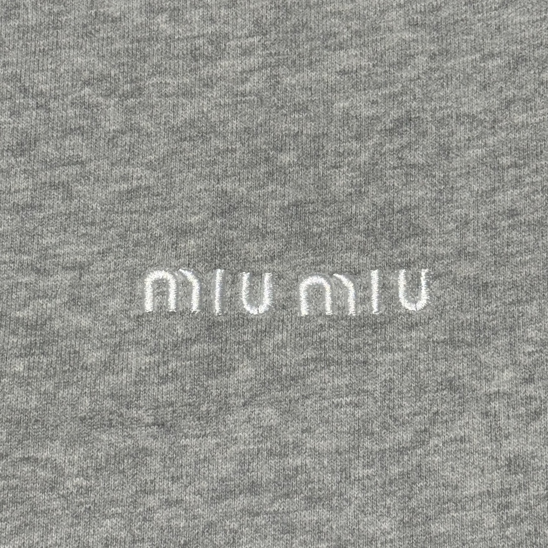 图片[5]-S# MiuMiu 缪缪 花灰色 抽绳立领外套 真正原版购回开发打版 高端零售专供 品质保证 100%放心出街 尺码：S M L XL-选品中心