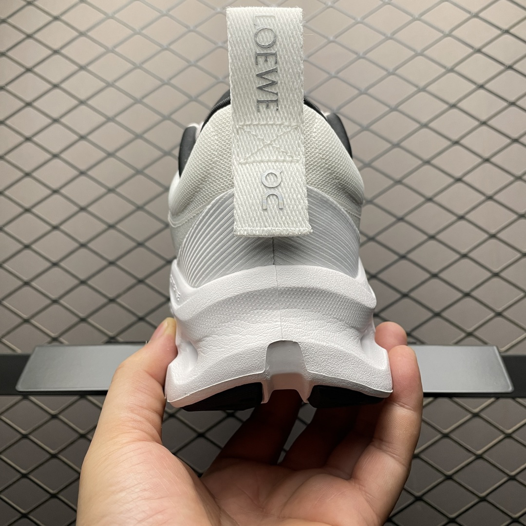 图片[2]-纯原版 Loewe x ON 罗意威昂跑联名 Cloudtilt 2.0 系列 3ME10692979 市售最高品质出货 全系列配色均原鞋购入开发打造 全新独立私模 高端零售 外贸平台充正品质 独家定制全套包装 内含防尘袋一个 注意：售后需完整退回 尺码：36 36.5 37 38 38.5 39 40 40.5 41 42 42.5 43 44 44.5 45 46 男鞋先出 女鞋后续-选品中心