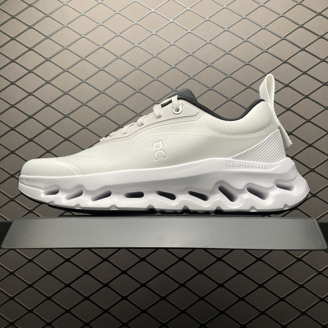 纯原版 Loewe x ON 罗意威昂跑联名 Cloudtilt 2.0 系列 3ME10692979 市售最高品质出货 全系列配色均原鞋购入开发打造 全新独立私模 高端零售 外贸平台充正品质 独家定制全套包装 内含防尘袋一个 注意：售后需完整退回 尺码：36 36.5 37 38 38.5 39 40 40.5 41 42 42.5 43 44 44.5 45 46 男鞋先出 女鞋后续-选品中心