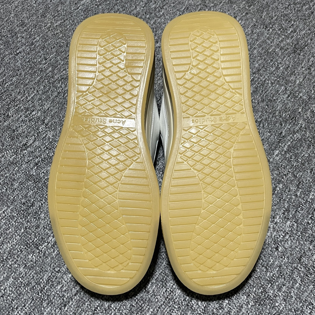 图片[3]-海淘专供版 Acne Studios 魔术贴 低帮休闲小白鞋 欧阳娜娜 赵露思 宋佳 杨超越 宋佳同款 高端零售 外贸充正专供 原版购入开发 正确奶香大底 正确全鞋身采用进口头层皮 请注意区分市面通货材 尺码：35 36 37 38 39 41 42 43 44 45-选品中心